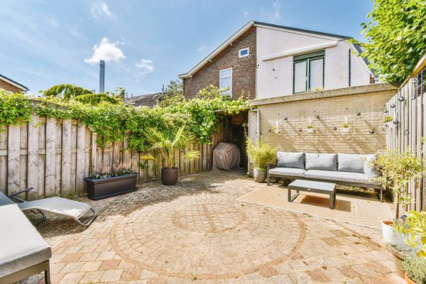Cost of Courtyard Patio Service in Oconomowoc